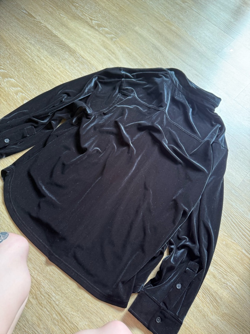 Black Long-Sleeve Button Front Women's Top - Picture 3 of 3